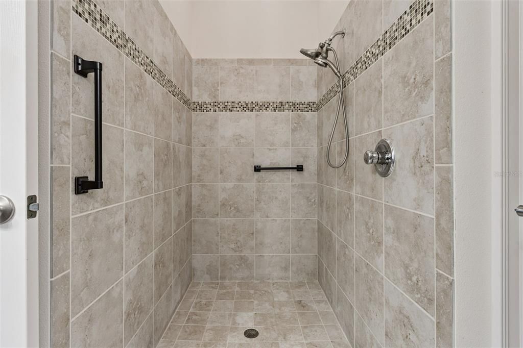 En Venta: $689,000 (3 camas, 3 baños, 2512 Pies cuadrados)