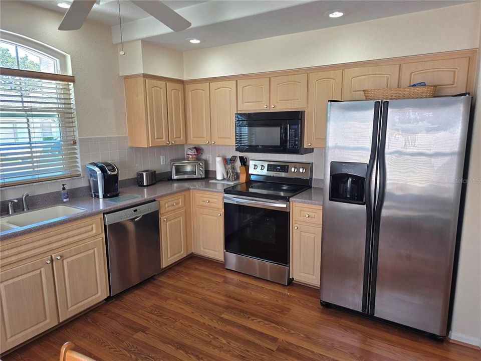 For Sale: $289,900 (3 beds, 2 baths, 1832 Square Feet)