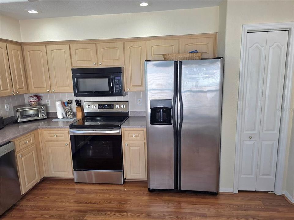 For Sale: $289,900 (3 beds, 2 baths, 1832 Square Feet)