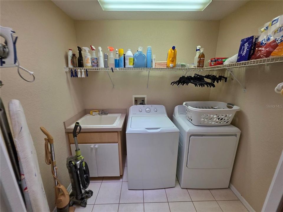 For Sale: $289,900 (3 beds, 2 baths, 1832 Square Feet)