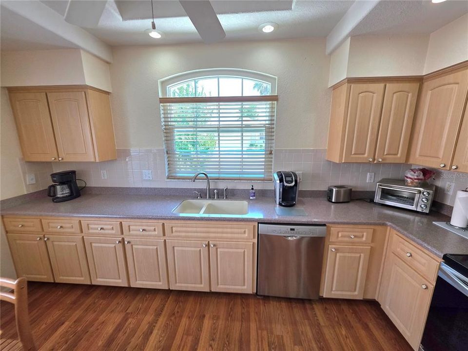 For Sale: $289,900 (3 beds, 2 baths, 1832 Square Feet)
