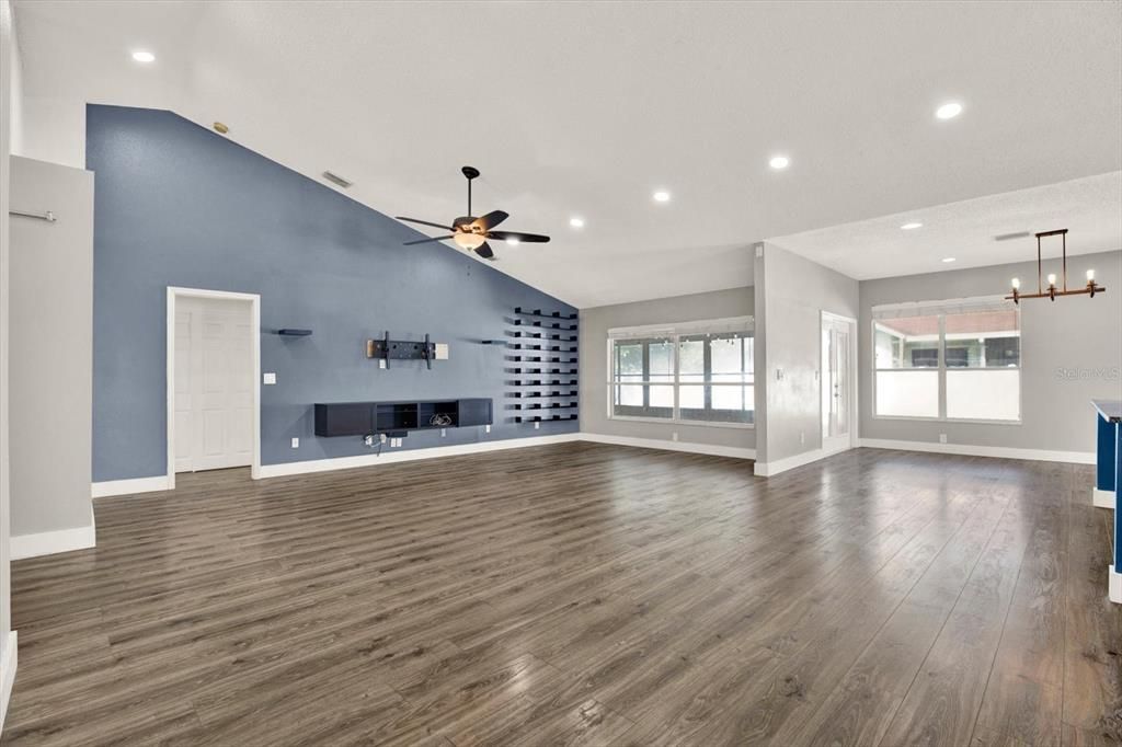 For Sale: $455,000 (3 beds, 2 baths, 1938 Square Feet)