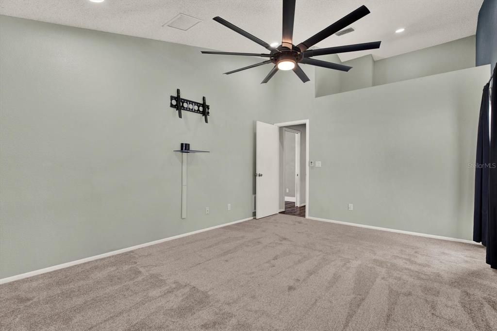 For Sale: $455,000 (3 beds, 2 baths, 1938 Square Feet)