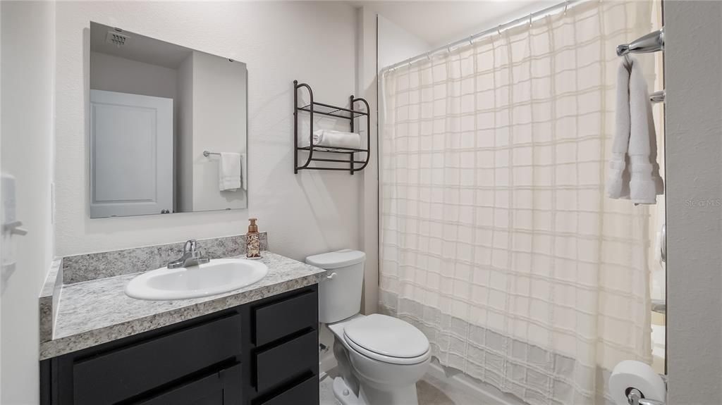 En Venta: $320,000 (3 camas, 2 baños, 1413 Pies cuadrados)