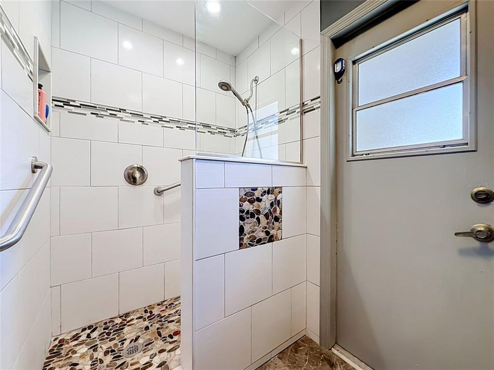 На продажу: $385,000 (4 спален, 3 ванн, 1997 Квадратных фут)