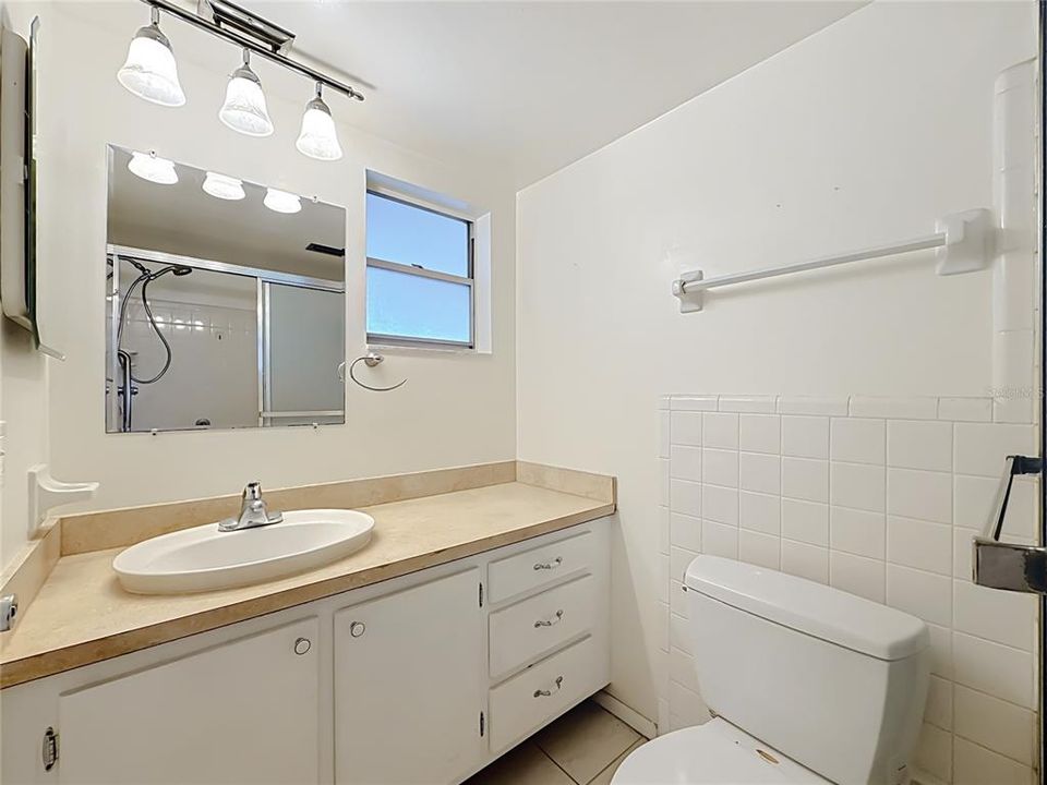 На продажу: $132,500 (2 спален, 2 ванн, 1050 Квадратных фут)