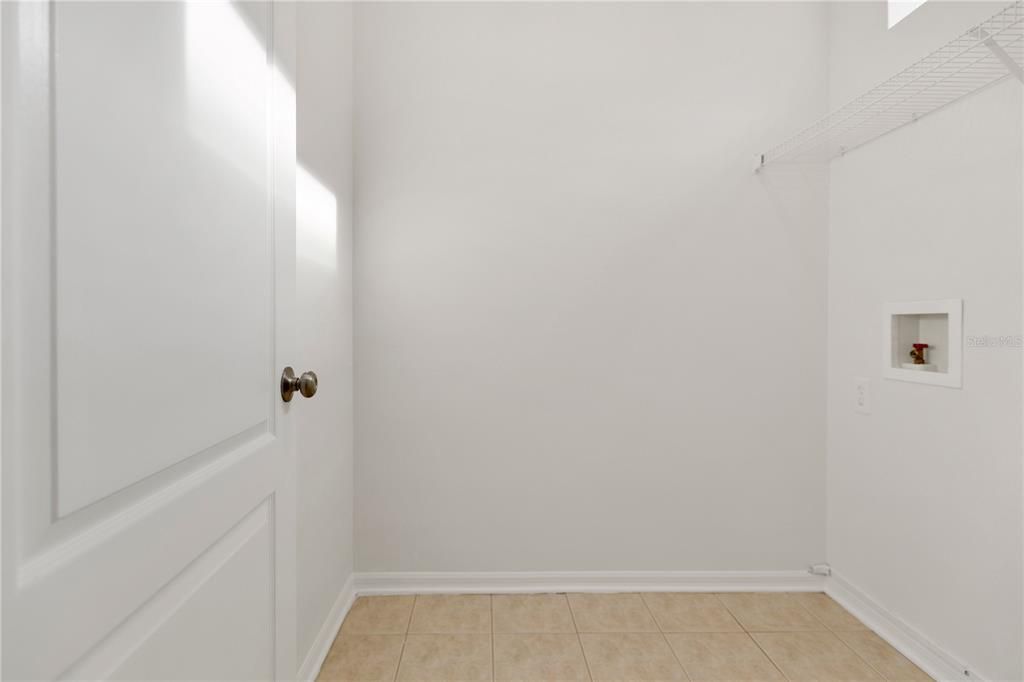 Под контрактом: $454,900 (5 спален, 3 ванн, 3159 Квадратных фут)