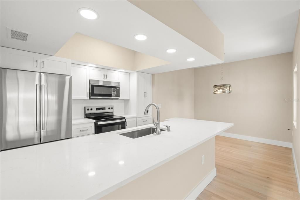 For Sale: $289,900 (2 beds, 2 baths, 1156 Square Feet)