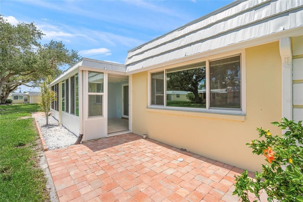 For Sale: $289,900 (2 beds, 2 baths, 1156 Square Feet)