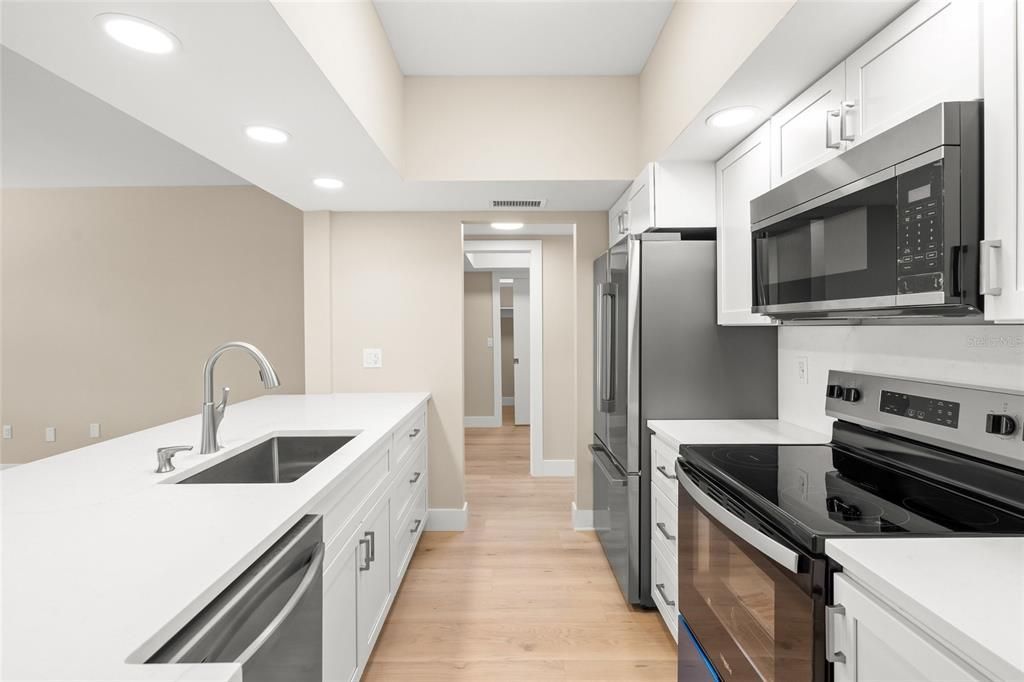For Sale: $289,900 (2 beds, 2 baths, 1156 Square Feet)