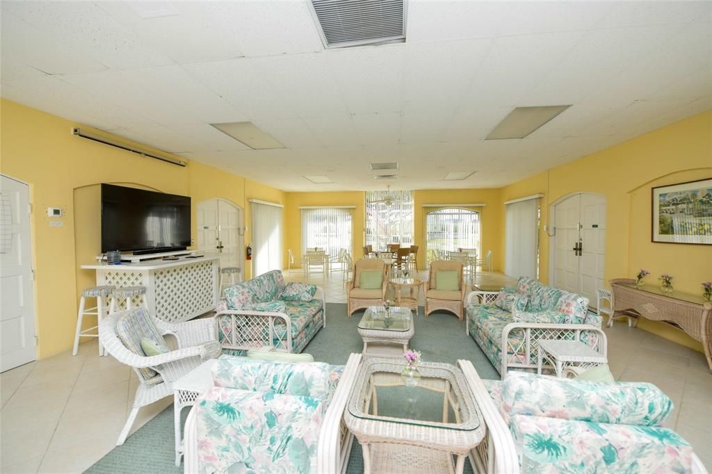 For Sale: $289,900 (2 beds, 2 baths, 1156 Square Feet)