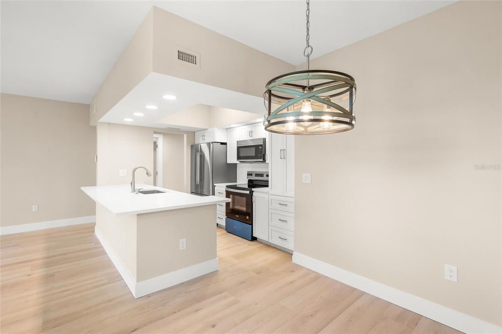 For Sale: $289,900 (2 beds, 2 baths, 1156 Square Feet)
