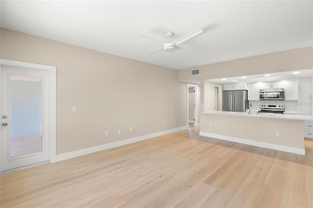 For Sale: $289,900 (2 beds, 2 baths, 1156 Square Feet)