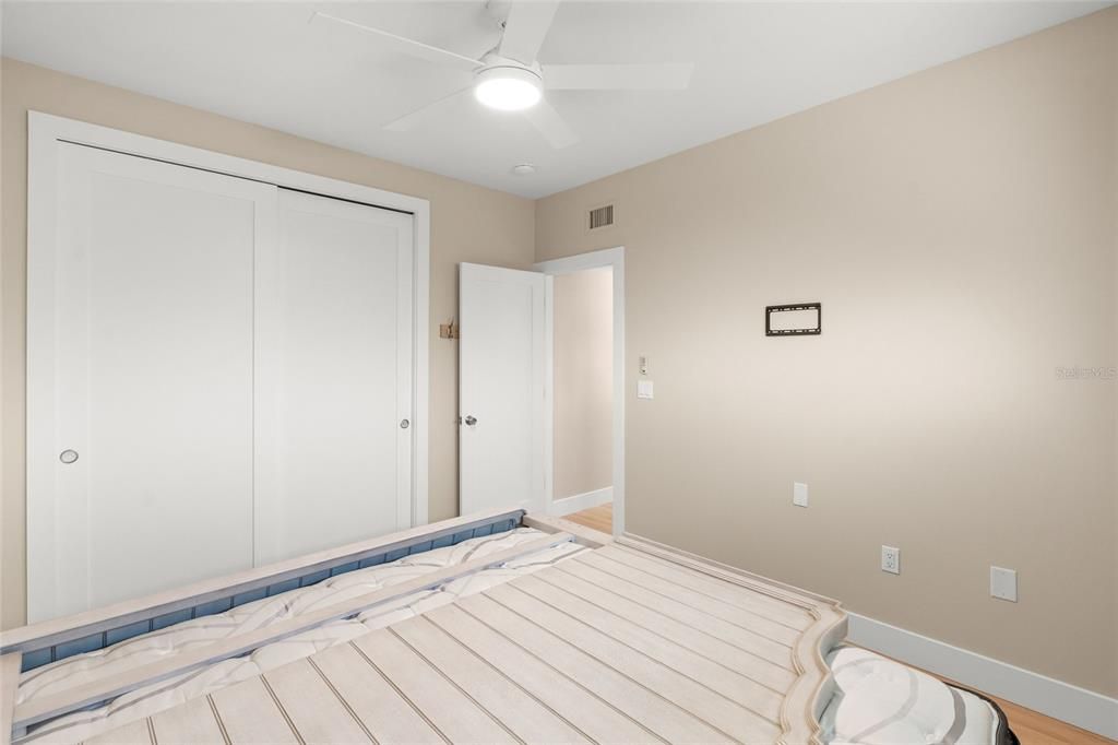 For Sale: $289,900 (2 beds, 2 baths, 1156 Square Feet)