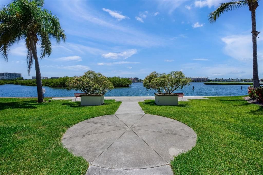 For Sale: $289,900 (2 beds, 2 baths, 1156 Square Feet)