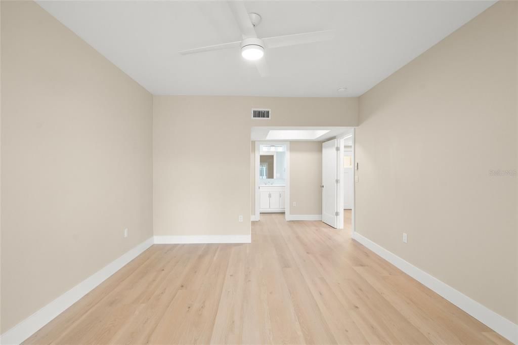 For Sale: $289,900 (2 beds, 2 baths, 1156 Square Feet)