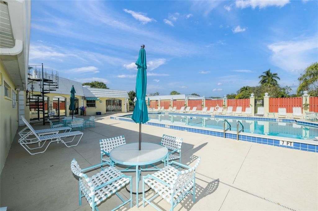 For Sale: $289,900 (2 beds, 2 baths, 1156 Square Feet)