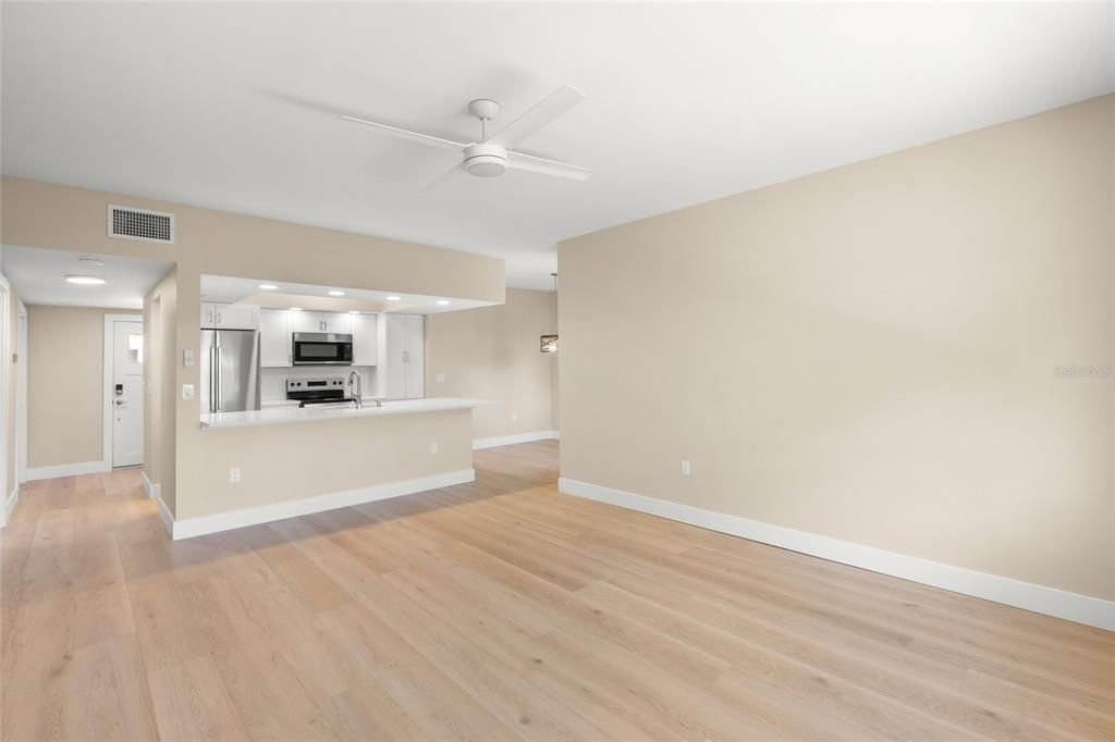 For Sale: $289,900 (2 beds, 2 baths, 1156 Square Feet)