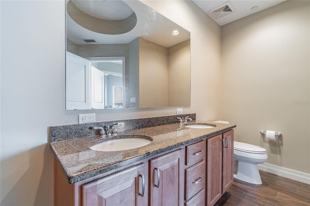 For Rent: $4,000 (2 beds, 2 baths, 1165 Square Feet)