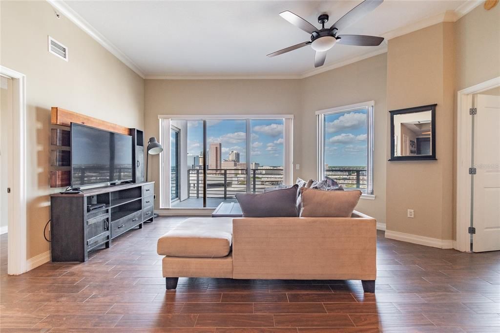 For Rent: $4,000 (2 beds, 2 baths, 1165 Square Feet)