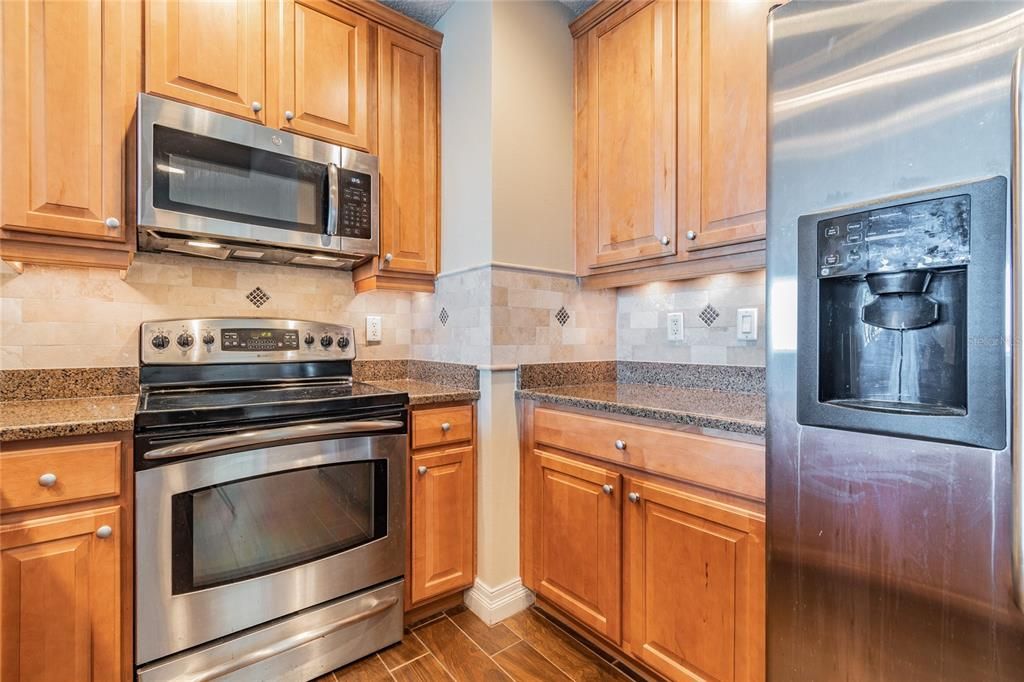 For Rent: $4,000 (2 beds, 2 baths, 1165 Square Feet)