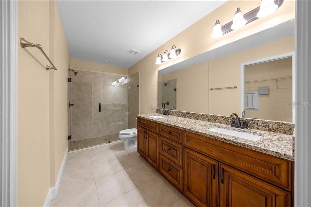 For Sale: $235,000 (3 beds, 2 baths, 1372 Square Feet)