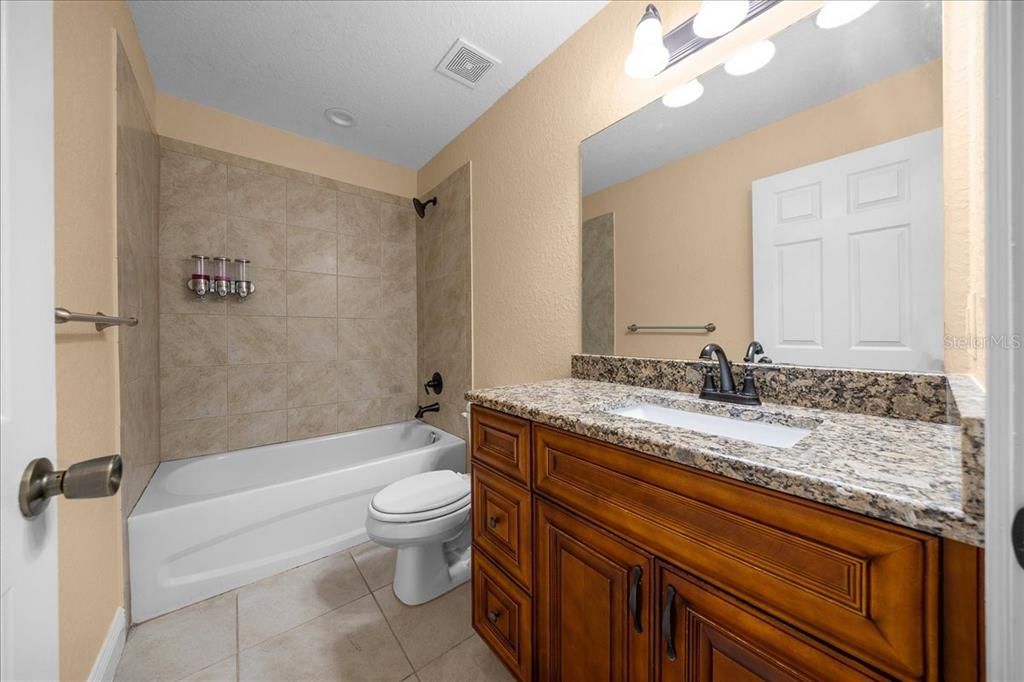For Sale: $235,000 (3 beds, 2 baths, 1372 Square Feet)