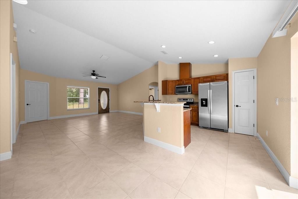 For Sale: $235,000 (3 beds, 2 baths, 1372 Square Feet)