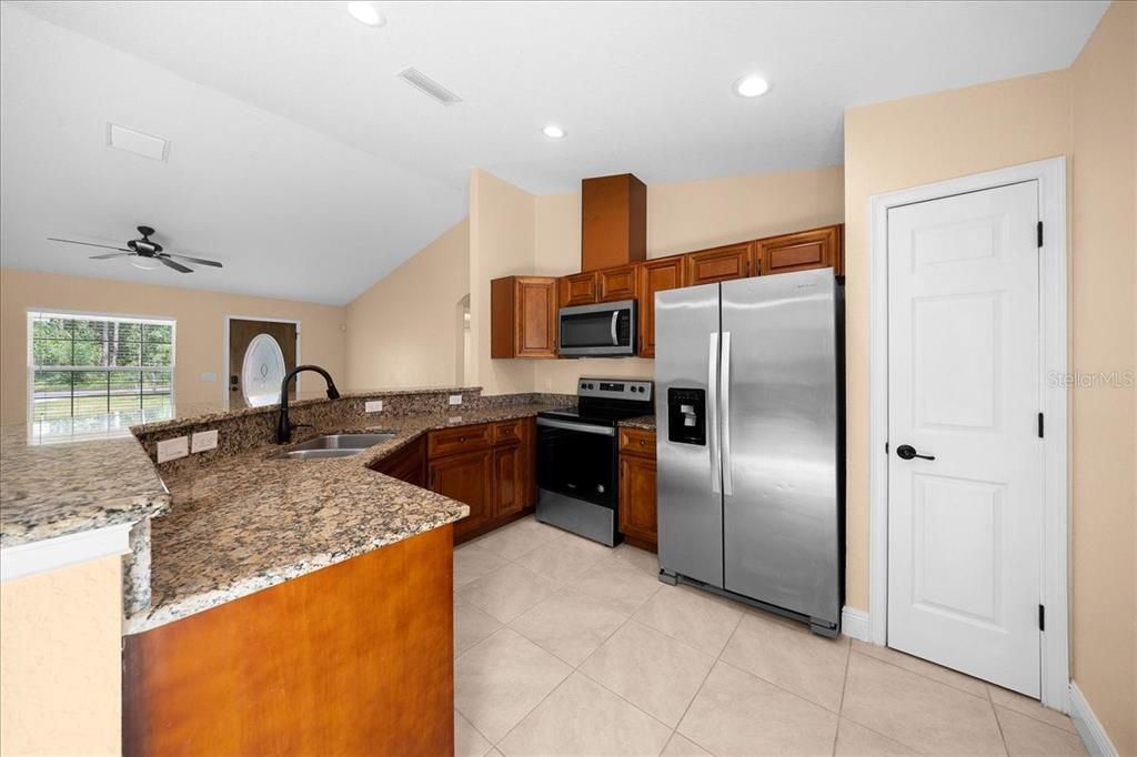 For Sale: $235,000 (3 beds, 2 baths, 1372 Square Feet)