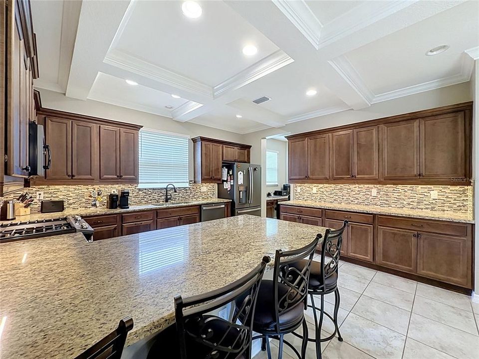 На продажу: $349,000 (2 спален, 2 ванн, 1835 Квадратных фут)