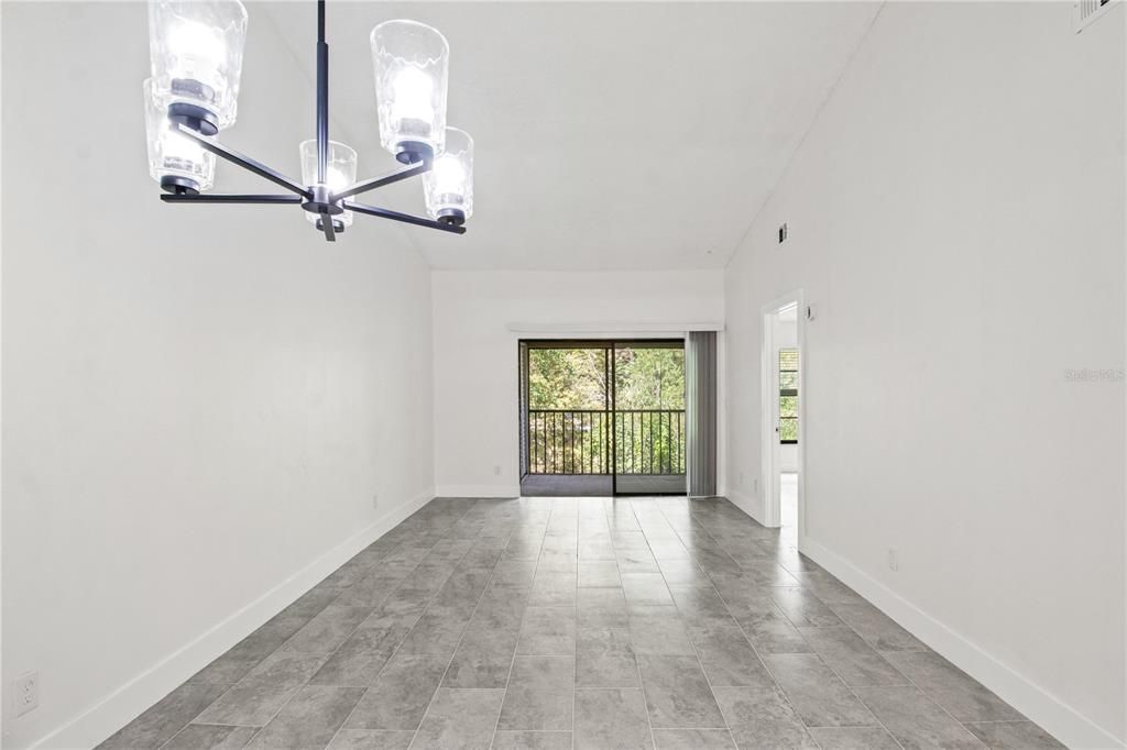 For Sale: $149,900 (2 beds, 2 baths, 906 Square Feet)