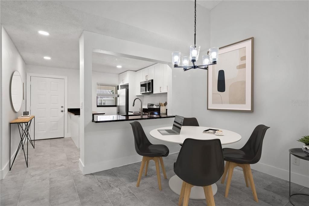 For Sale: $149,900 (2 beds, 2 baths, 906 Square Feet)
