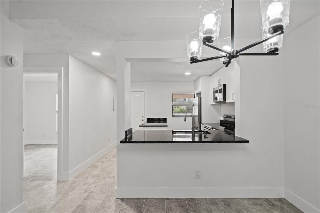 For Sale: $149,900 (2 beds, 2 baths, 906 Square Feet)