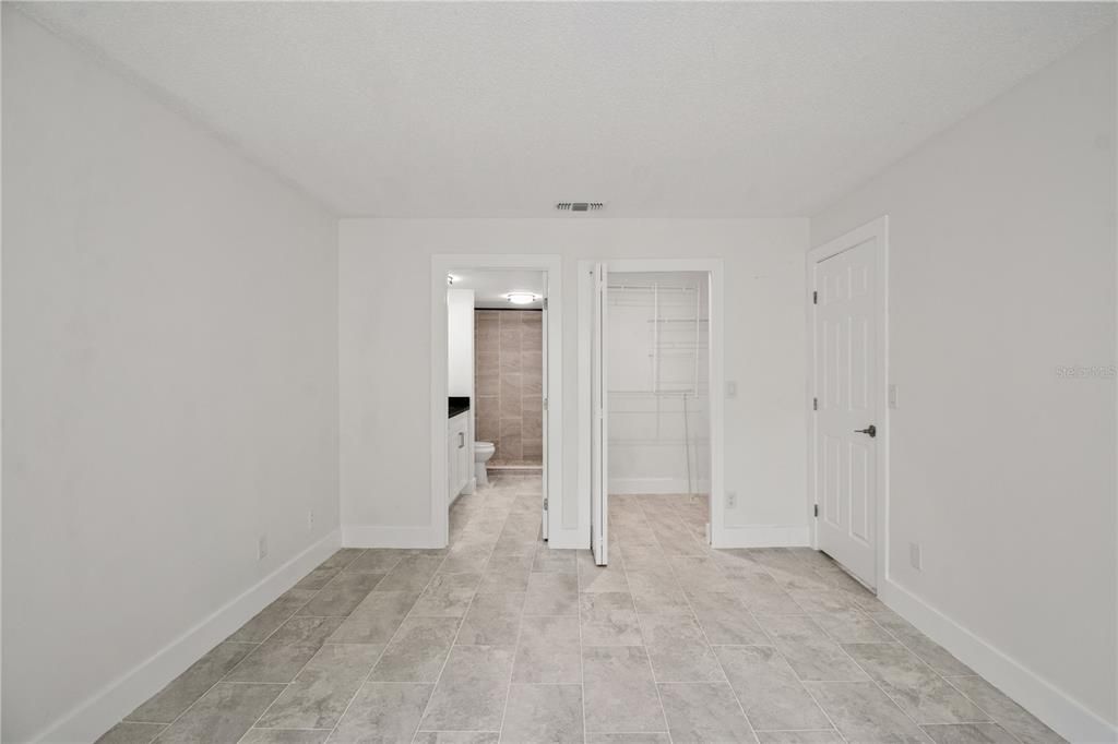 For Sale: $149,900 (2 beds, 2 baths, 906 Square Feet)