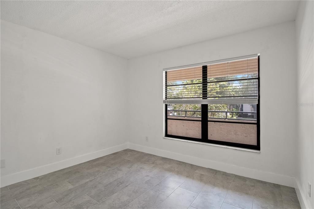 For Sale: $149,900 (2 beds, 2 baths, 906 Square Feet)