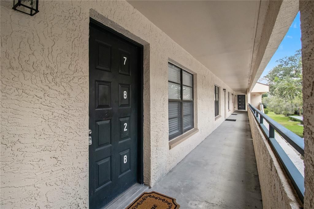 For Sale: $149,900 (2 beds, 2 baths, 906 Square Feet)