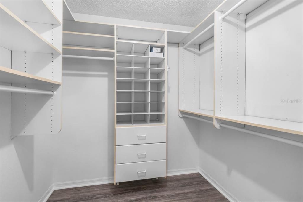 For Sale: $329,500 (3 beds, 2 baths, 2180 Square Feet)