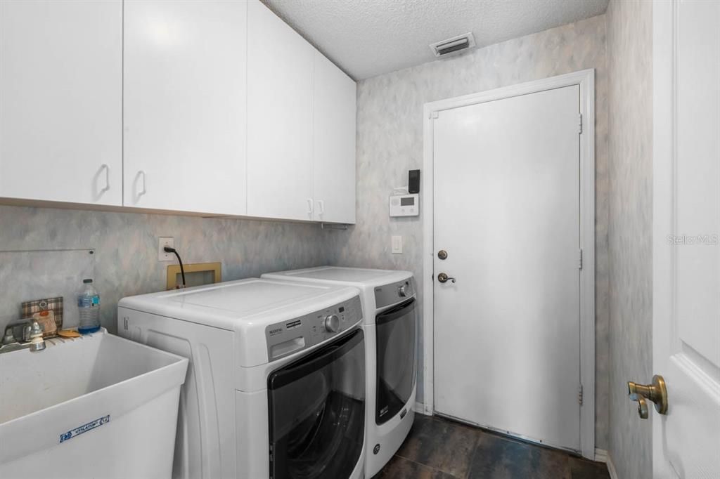 For Sale: $329,500 (3 beds, 2 baths, 2180 Square Feet)