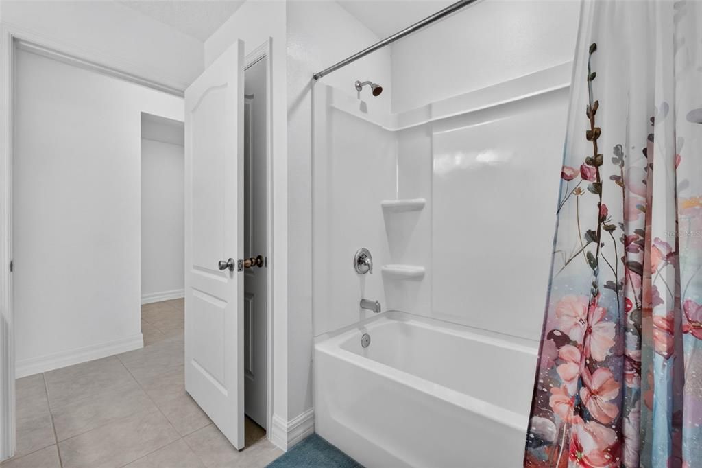 На продажу: $485,000 (4 спален, 2 ванн, 1983 Квадратных фут)