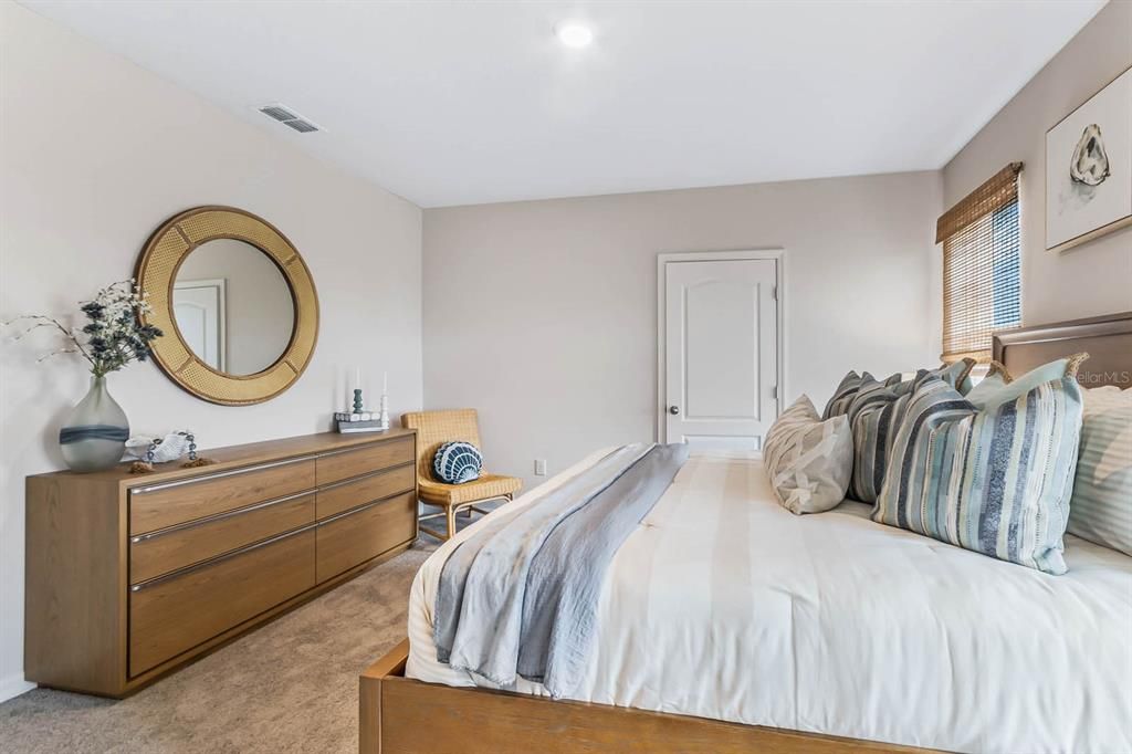 待售: $290,490 (4 贝兹, 2 浴室, 1665 平方英尺)