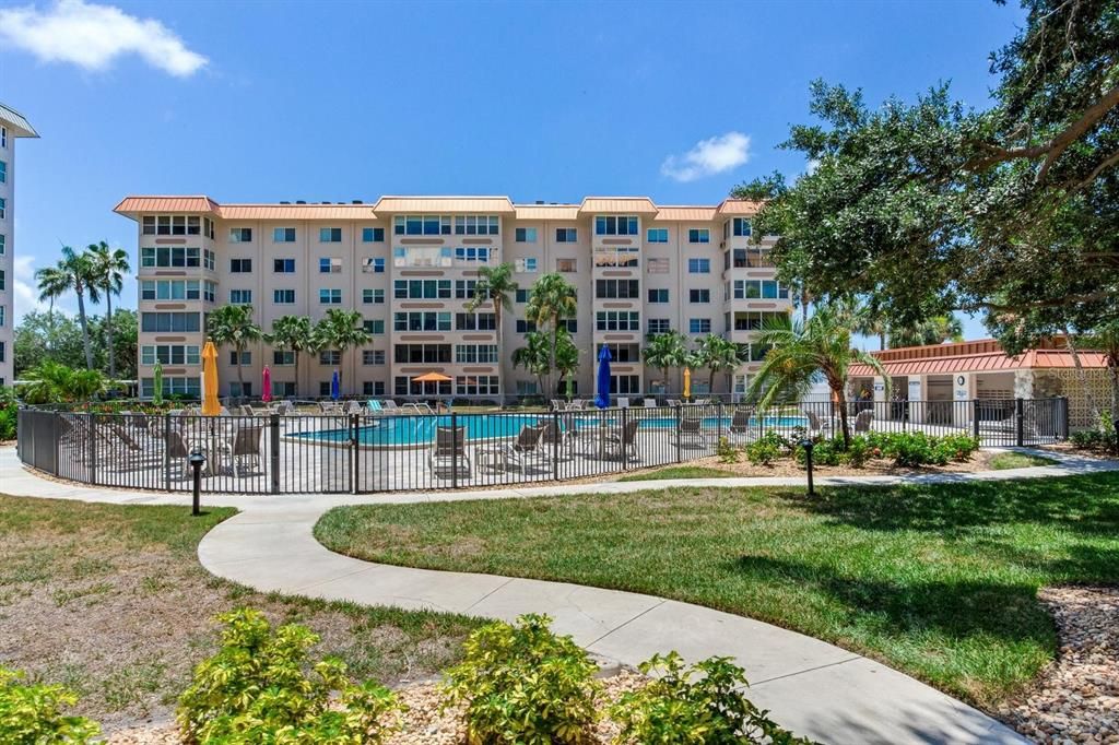 For Rent: $2,750 (1 beds, 1 baths, 920 Square Feet)