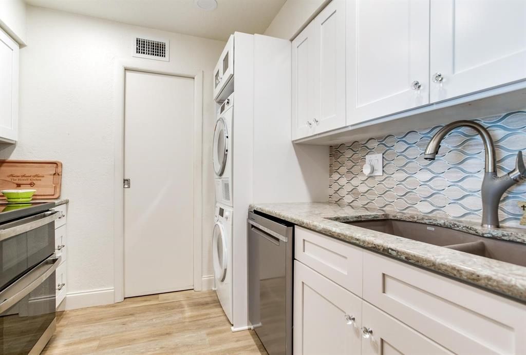 For Rent: $2,750 (1 beds, 1 baths, 920 Square Feet)