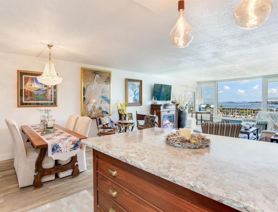 For Rent: $2,750 (1 beds, 1 baths, 920 Square Feet)