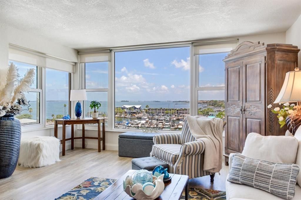 For Rent: $2,750 (1 beds, 1 baths, 920 Square Feet)