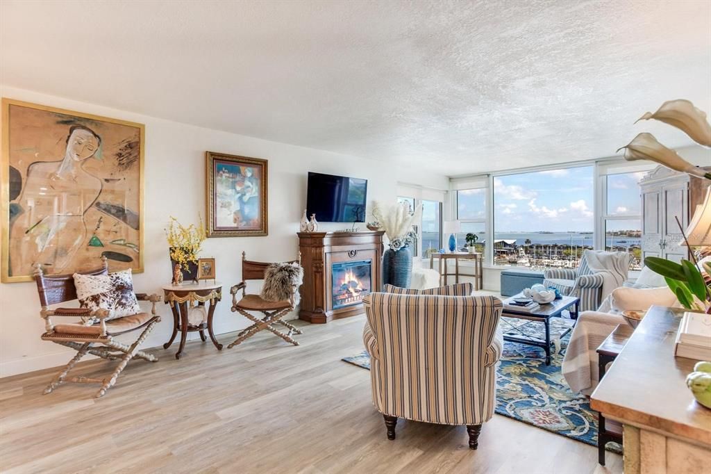 For Rent: $2,750 (1 beds, 1 baths, 920 Square Feet)