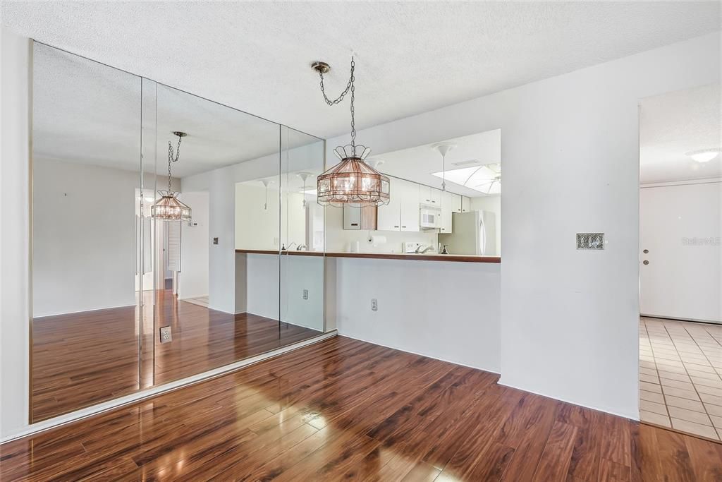 For Sale: $199,000 (2 beds, 2 baths, 1094 Square Feet)