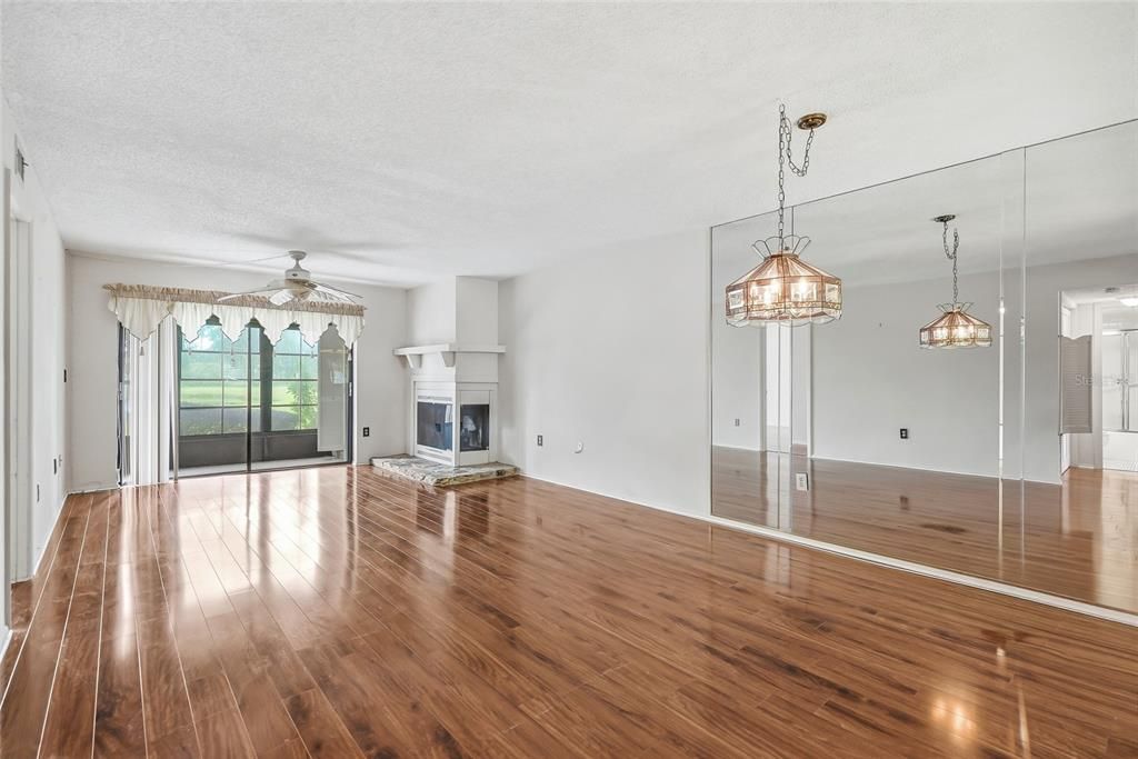 For Sale: $199,000 (2 beds, 2 baths, 1094 Square Feet)