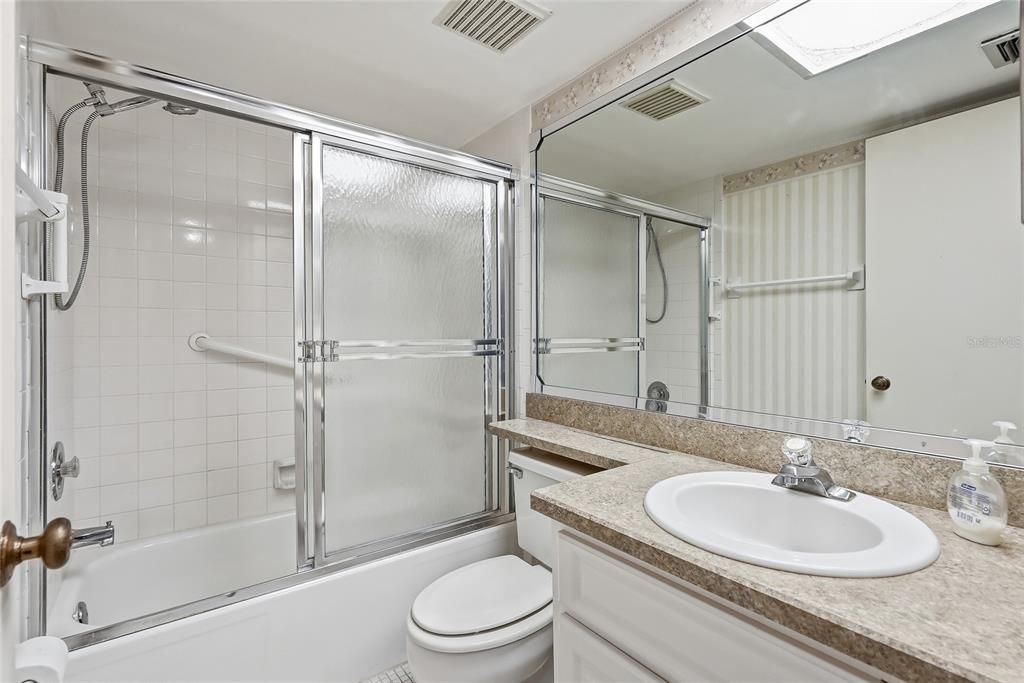 For Sale: $199,000 (2 beds, 2 baths, 1094 Square Feet)