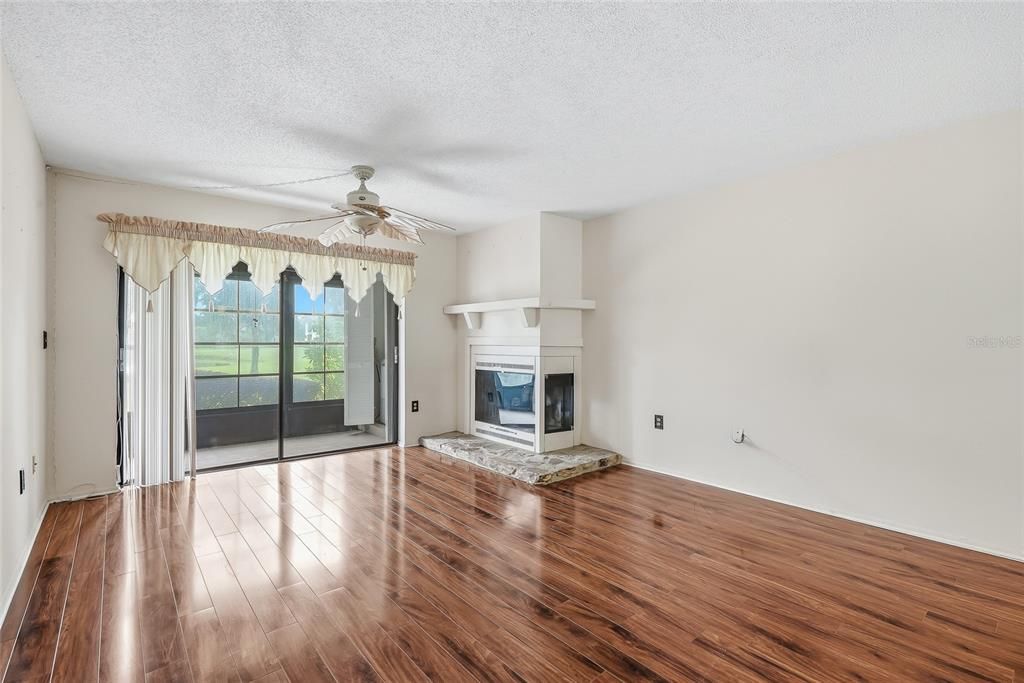For Sale: $199,000 (2 beds, 2 baths, 1094 Square Feet)