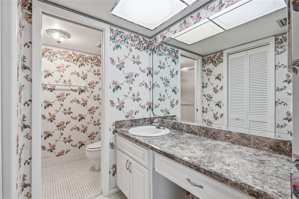 For Sale: $199,000 (2 beds, 2 baths, 1094 Square Feet)